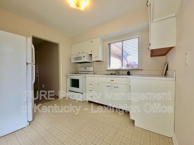 Building Photo - 114 Greenbrier Road