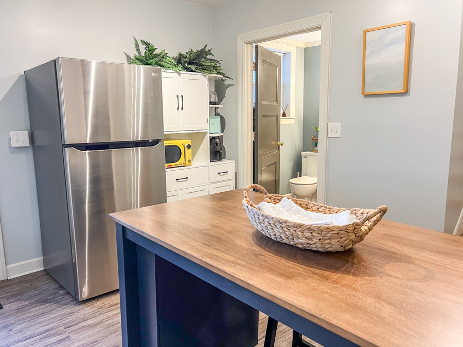 Furnished kitchenette with kitchen basics - 2031 Eversong Ln