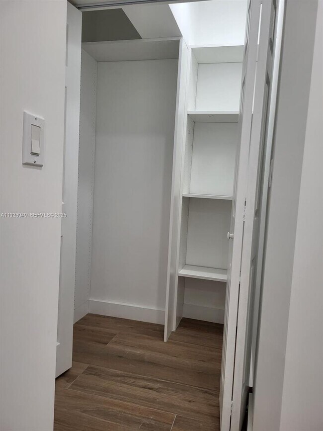 Building Photo - 245 SW 105th Pl