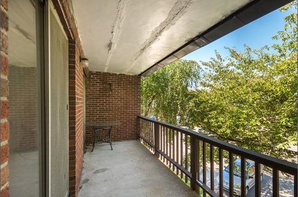 Building Photo - 140 Kenrick St