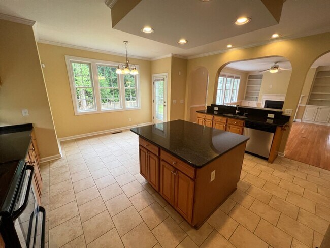 Building Photo - 1006 Goldenview Ct