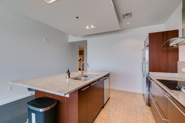 Building Photo - 4471 Dean Martin Dr