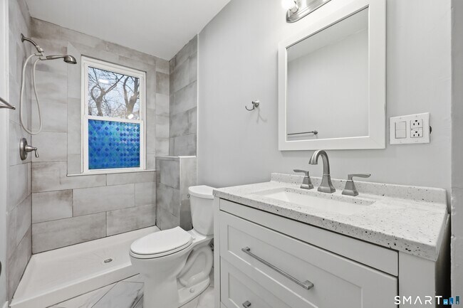 Building Photo - 94 Liberty St