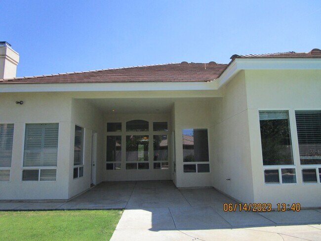 Building Photo - Seven Oaks Grand Island