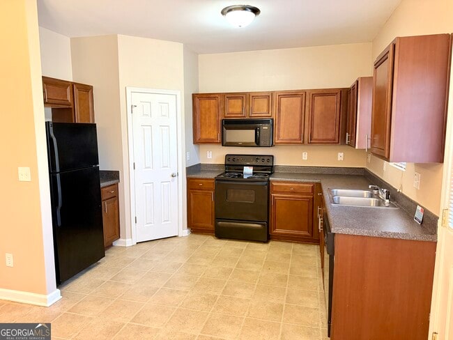 Building Photo - 2390 Camden Oak Way