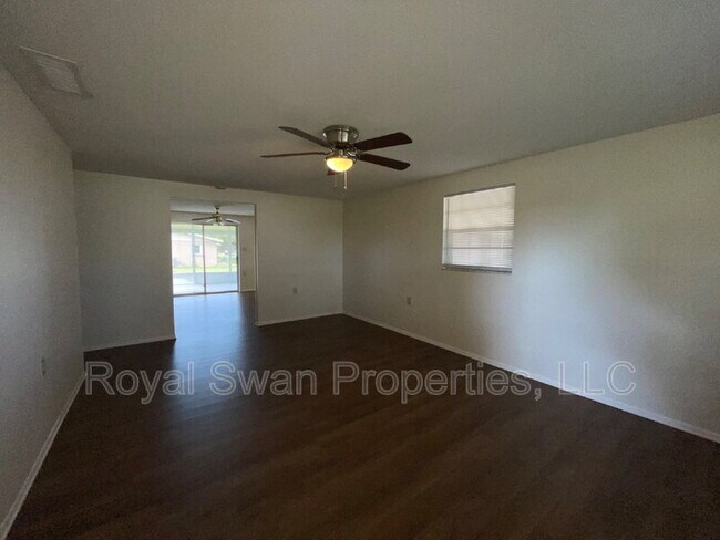 Building Photo - 303 Thornwood Way