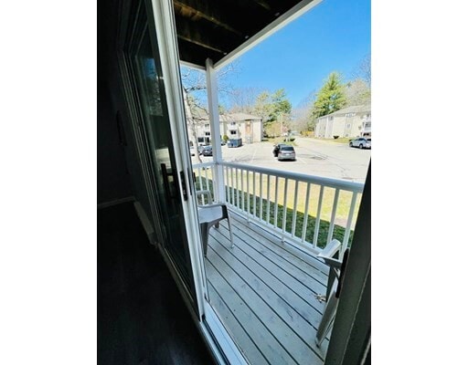 Building Photo - 451 School St