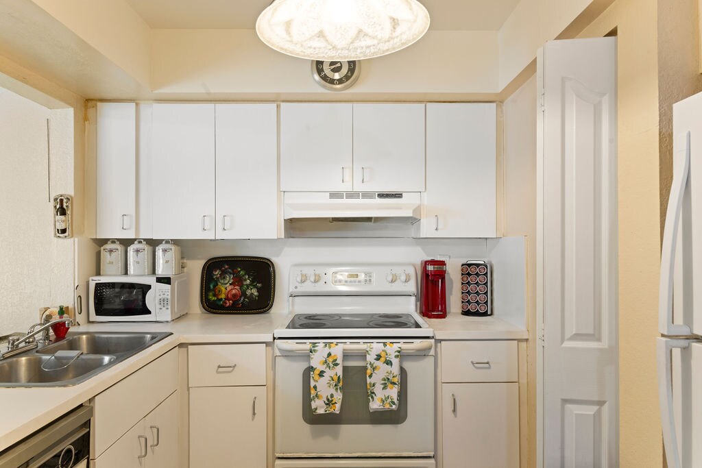 Building Photo - 7560 NW 16th St