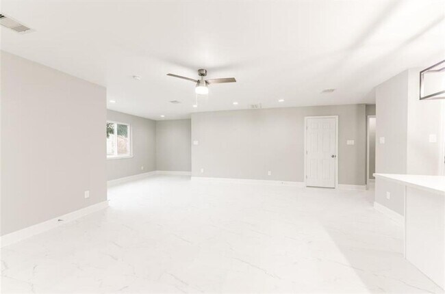 Building Photo - 5763 Easthampton Dr