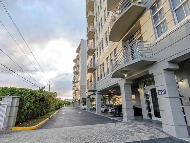 Building Photo - 1791 NE Miami Gardens Dr