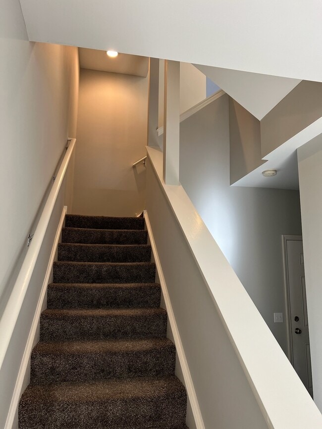 Building Photo - 705 Keystone Ln