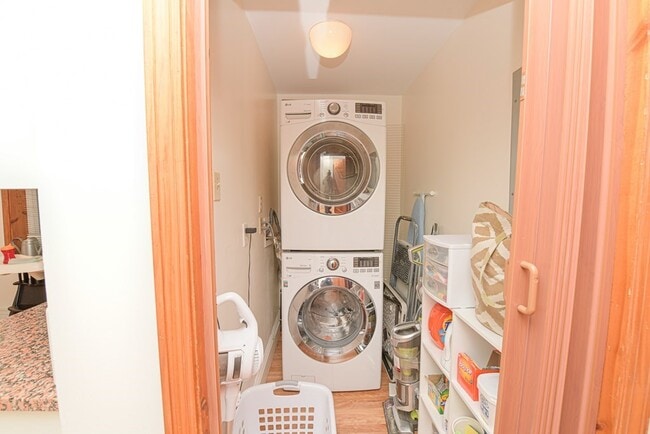 Building Photo - 315 St Paul St