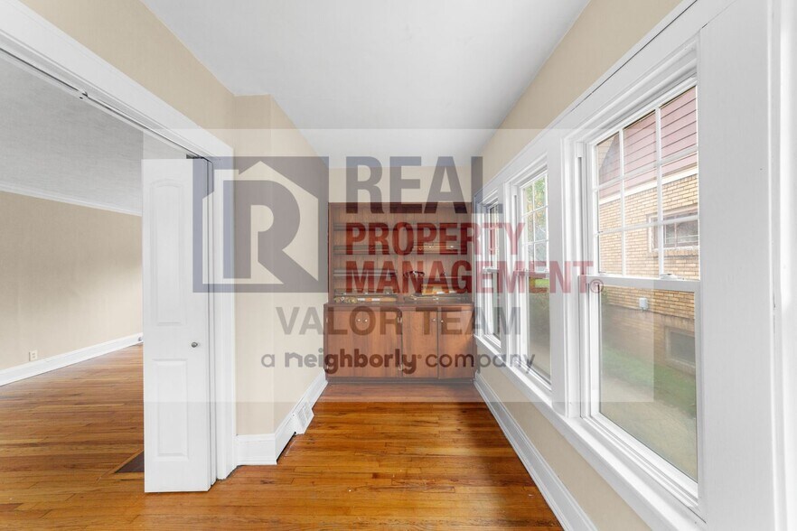 Building Photo - Beautifully maintained 3bd/1.5 bath Coloni...