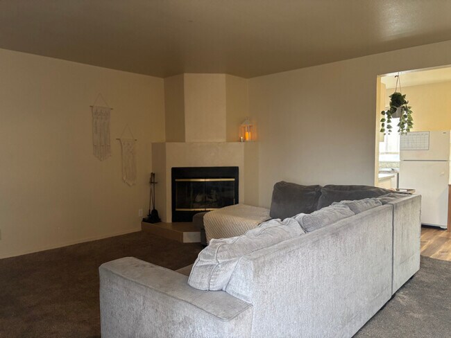 Building Photo - 600 S 2nd St