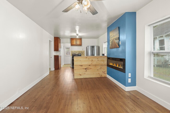 Building Photo - 269 W King St