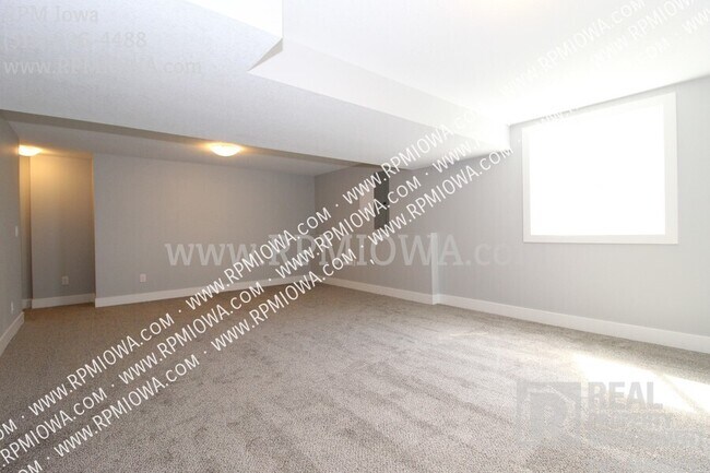 Building Photo - 5374 Destiny Dr