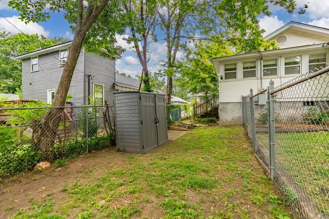 Building Photo - 4905 Lee Ave