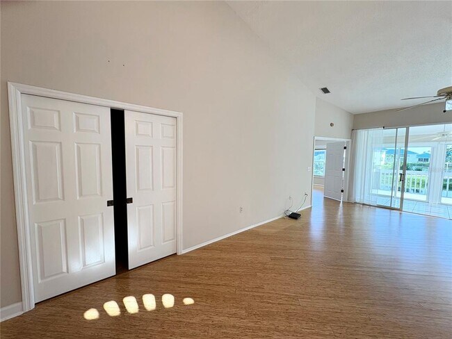 Building Photo - 1011 Pelican Ct