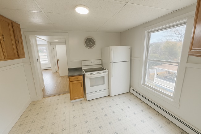 Building Photo - 66 School St