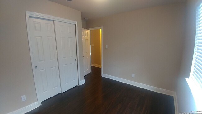 Building Photo - 9215 Mare Country