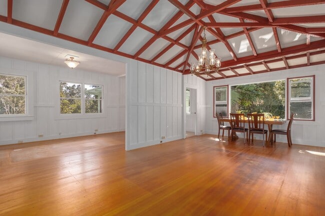 Building Photo - Charming 2 Bedroom / 1 Bath Cottage in Cool Volcano