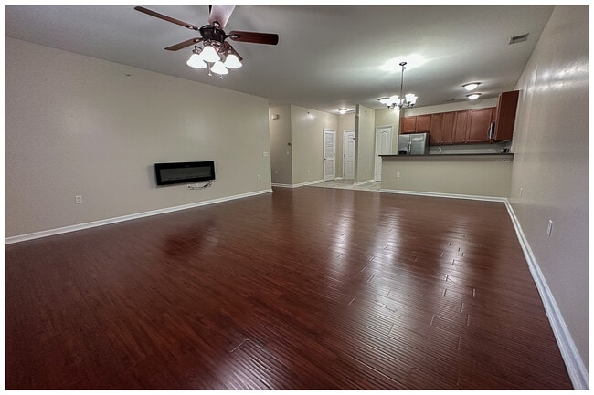 Building Photo - 932 Southmoor Dr