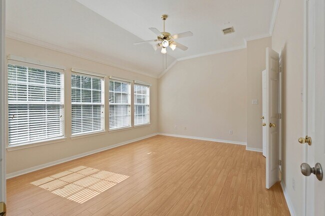 Building Photo - 1315 Anita St