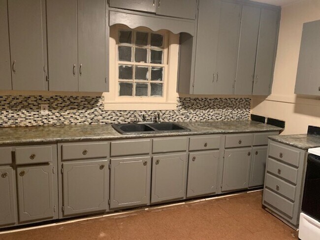 Building Photo - Spacious 2BR/2BA Home with Bonus Room