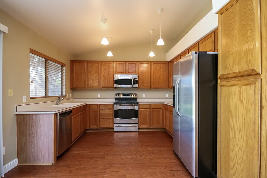 Building Photo - 7205 W Los Gatos Dr