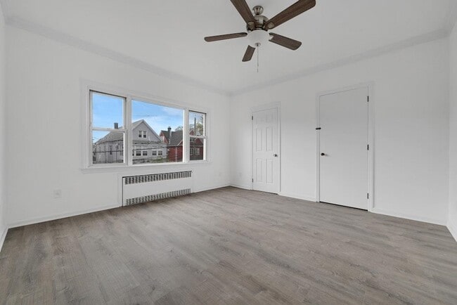 Building Photo - 33 E 42nd St