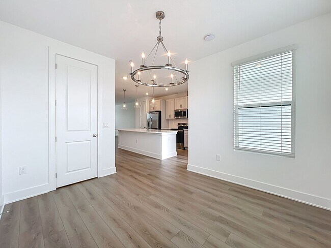 Building Photo - 15465 Hamlin Pk Dr