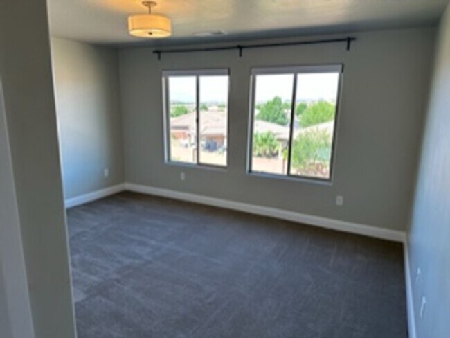 Building Photo - 4 Bedroom Condo With a Community Pool and ...