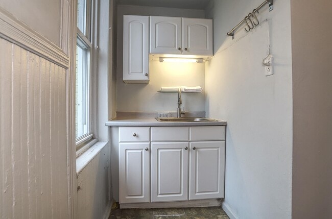 Building Photo - 320 Jefferson St