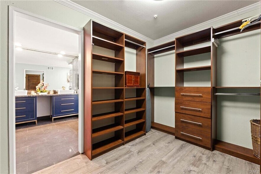 Building Photo - 4007 Alta Mesa Dr