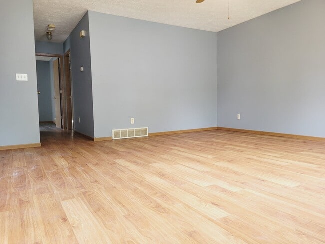 Building Photo - 1217 Warren Ln