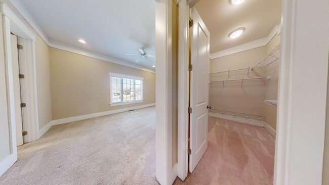 Building Photo - Three Story Townhome Rosemary Gate