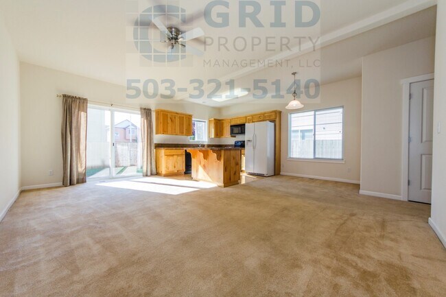 Building Photo - Beautiful 3BR Townhome