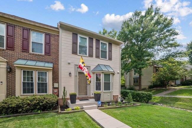 Primary Photo - Wonderful 2BR/3.5BA townhouse located in B...