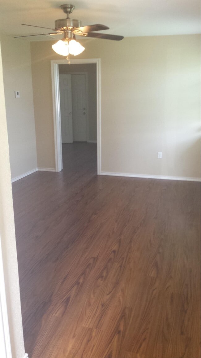 Building Photo - 306 N Cleburne Whitney Rd