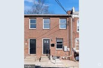 Building Photo - 3 bedroom townhouse with NEW appliances & ...