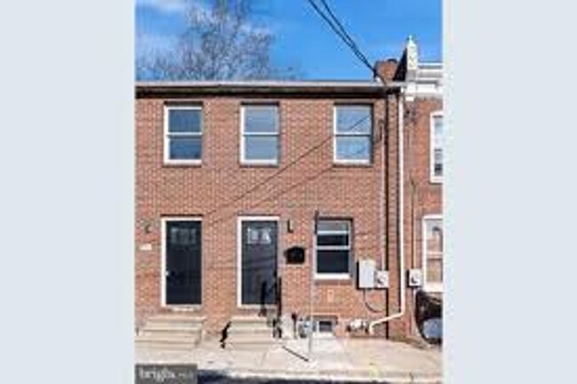 Primary Photo - 3 bedroom townhouse with NEW appliances & ...