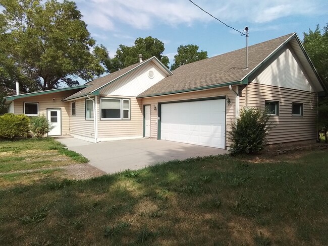 Building Photo - Single family home w / elbow room in Bozeman