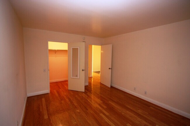 Building Photo - 5015 Palmetto Ave