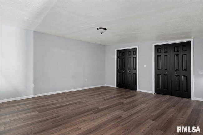 Building Photo - 201 E Main St