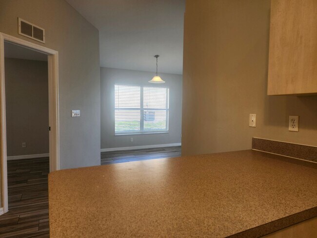 Building Photo - 2 Bedroom with Den 2 Bath 1 Car Garage Duplex In Cape Coral