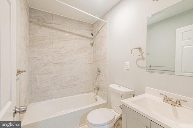 Building Photo - 1425 Manor Rd