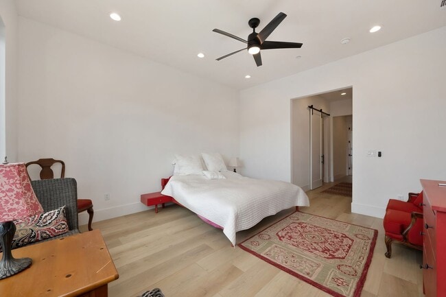 Building Photo - Waterfront 4 bed 4 bath 3,887 sq. ft.