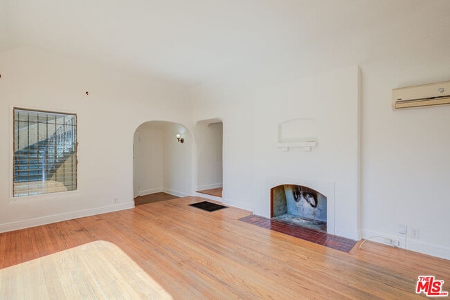 Building Photo - 4427 Finley Ave