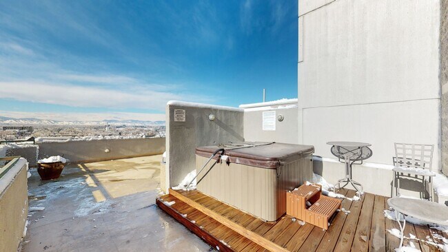 Building Photo - 601 W 11th Ave