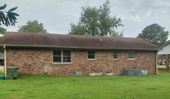 Building Photo - Renovated Home